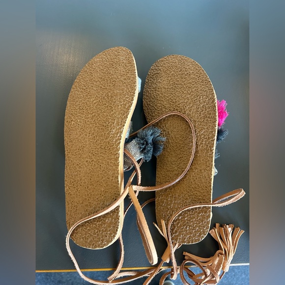 Anthropologie / Minda Tan Leather Sandals with Gray & Pink Tassels - Picture 3 of 5